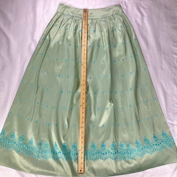 Finity Studio 2 Piece Skirt Top Set Womens 10 Sage Green 100% Silk Embroidered - Picture 7 of 12